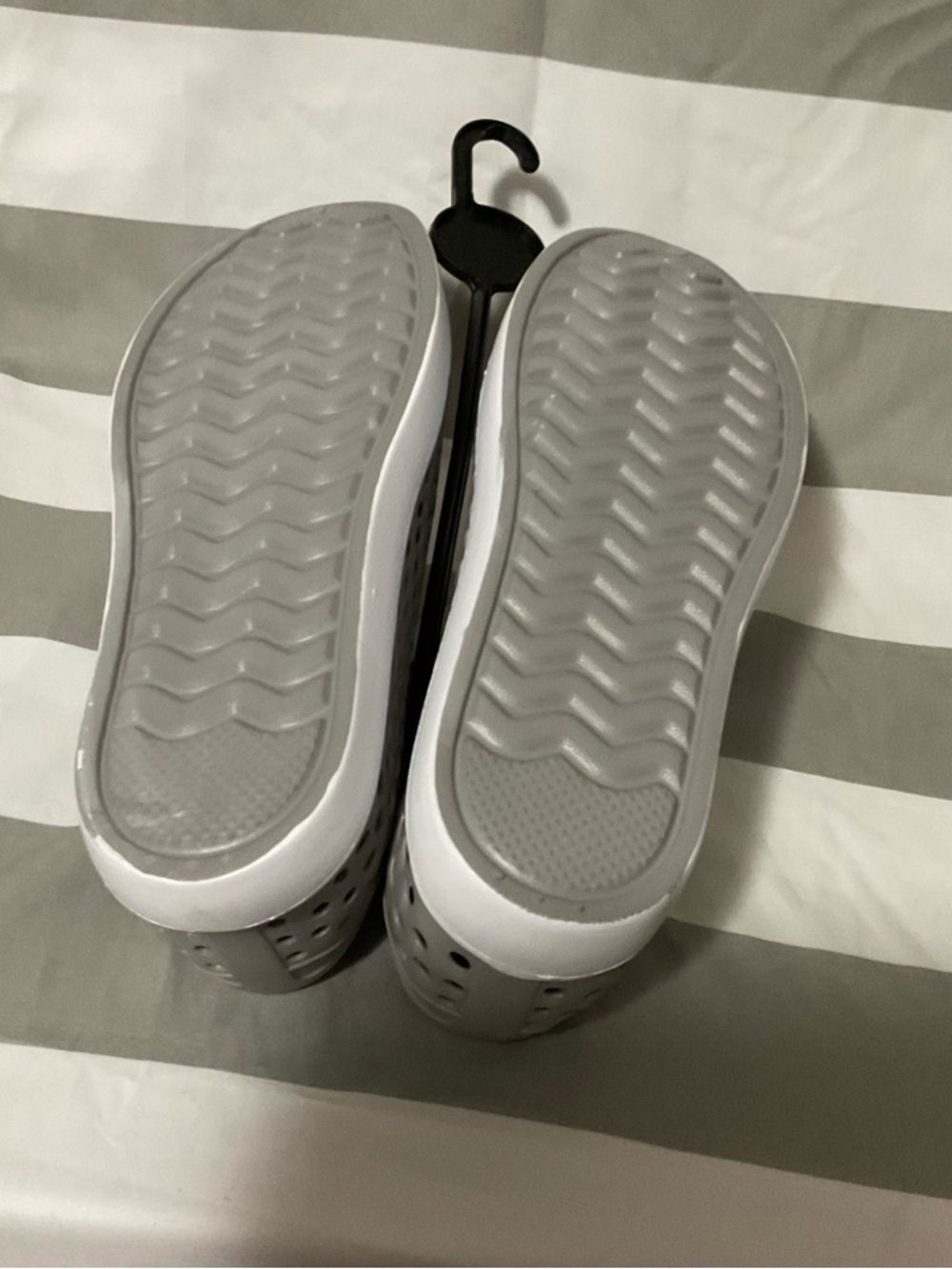 London Fog Gray Slip-On beach/water shoes 11 Men’s or 12-12.5 Women’s Brand New - Picture 3 of 4